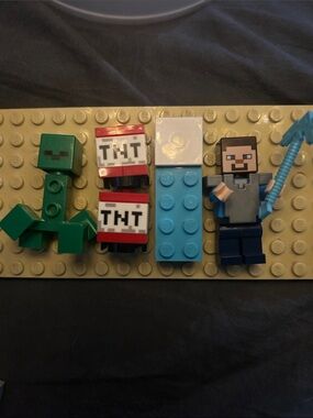 Lego Minecraft lot EUC